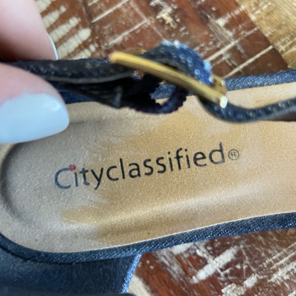 BLUE EVERYDAY SUMMER SANDALS SIZE 8 1/2 - Picture 4 of 6